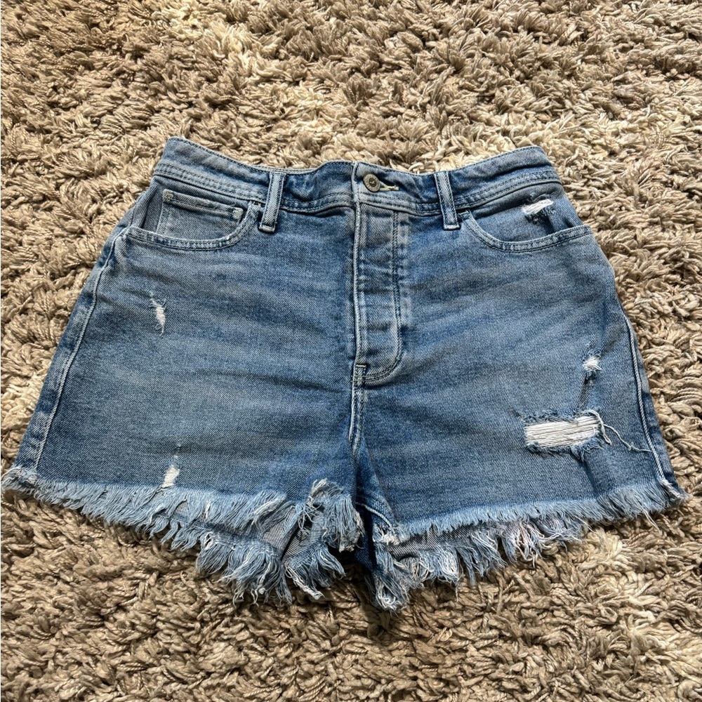 Hollister Ultra High-Rise Mom Short 3”